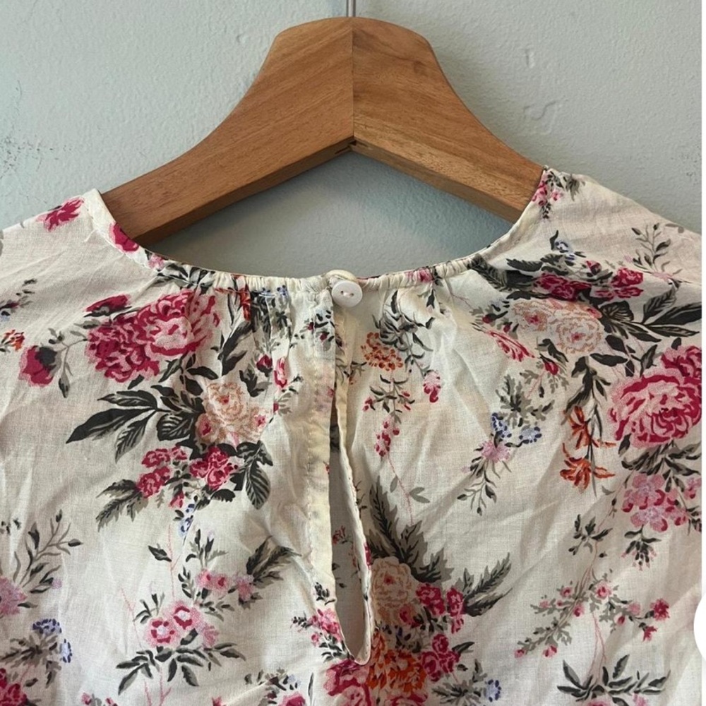NWT Karlie Ivory Floral Ruffle Sleeve Blouse. Size Small - Picture 3 of 6